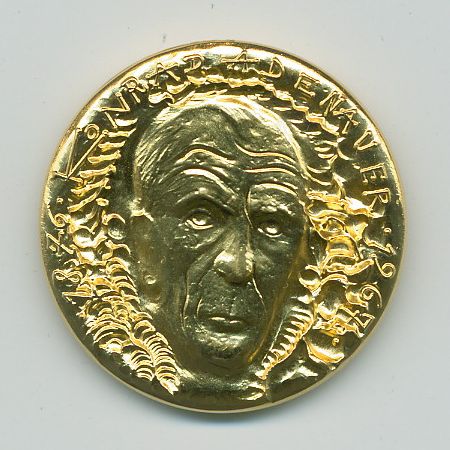Goldmünze mit Abbild Konrad Adenauers