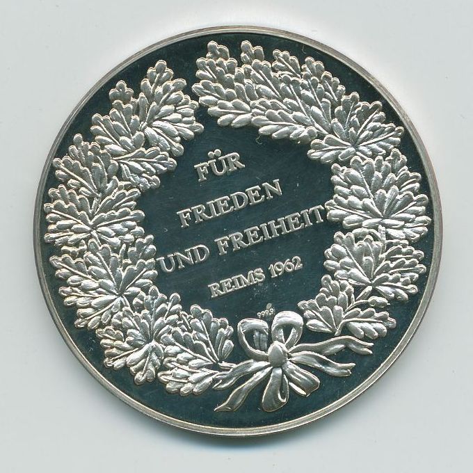 Medaille mit Text: "FÜR FRIEDEN UND FREIHEIT REIMS 1962"
