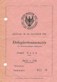 Rosa Umschlag des Delegiertenausweises des ersten Bundesparteitags der CDU in Goslar.