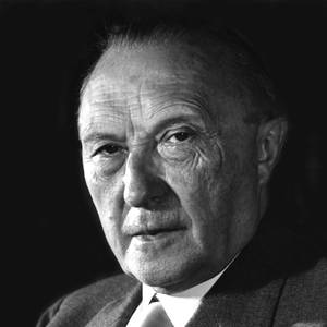 Schwarz-Weiß-Portrait von Konrad Adenauer