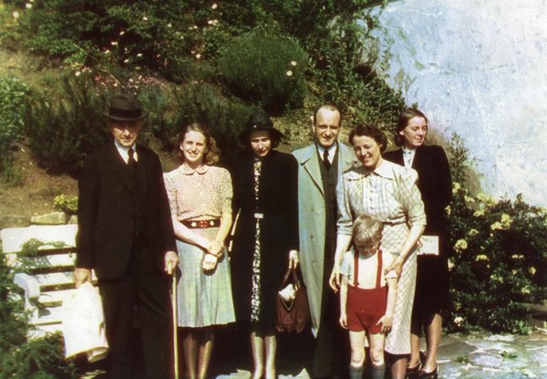 Aufnahme von Familie Adenauer im Juni 1944