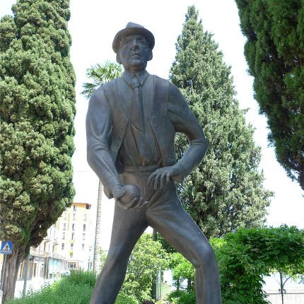 Aufnahme des Adenauer-Denkmals an der Seepromenade von Griante-Cadenabbia