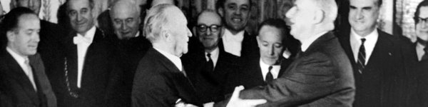 Konrad Adenauer und Charles des Gaulle unterzeichnen am 22. Januar 1963 den "Élysée-Vertrag" 