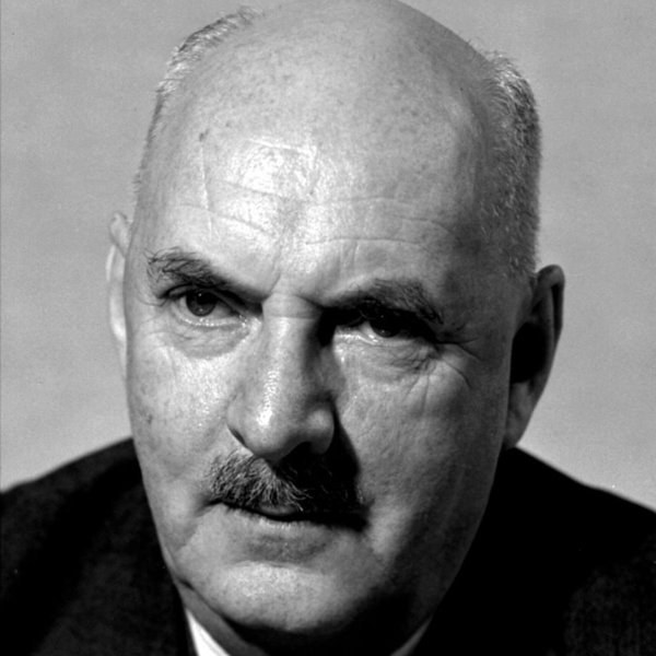Schwarz-Weiß-Portraitaufnahme von Robert Lehr