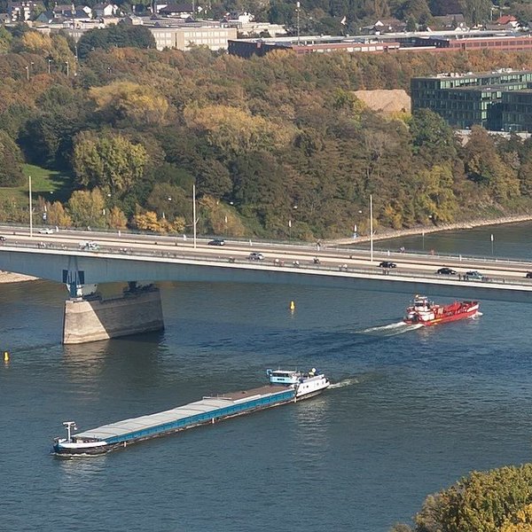 Konrad-Adenauer-Brücke in Bonn über den Rhein