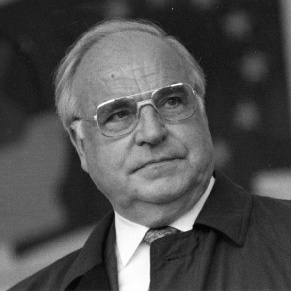 Schwarz-Weiß-Aufnahme von Helmut Kohl