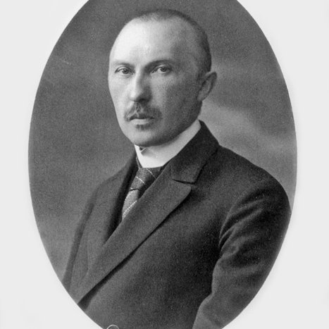Schwarz-Weiß-Portraitaufname von Konrad Adenauer 1917