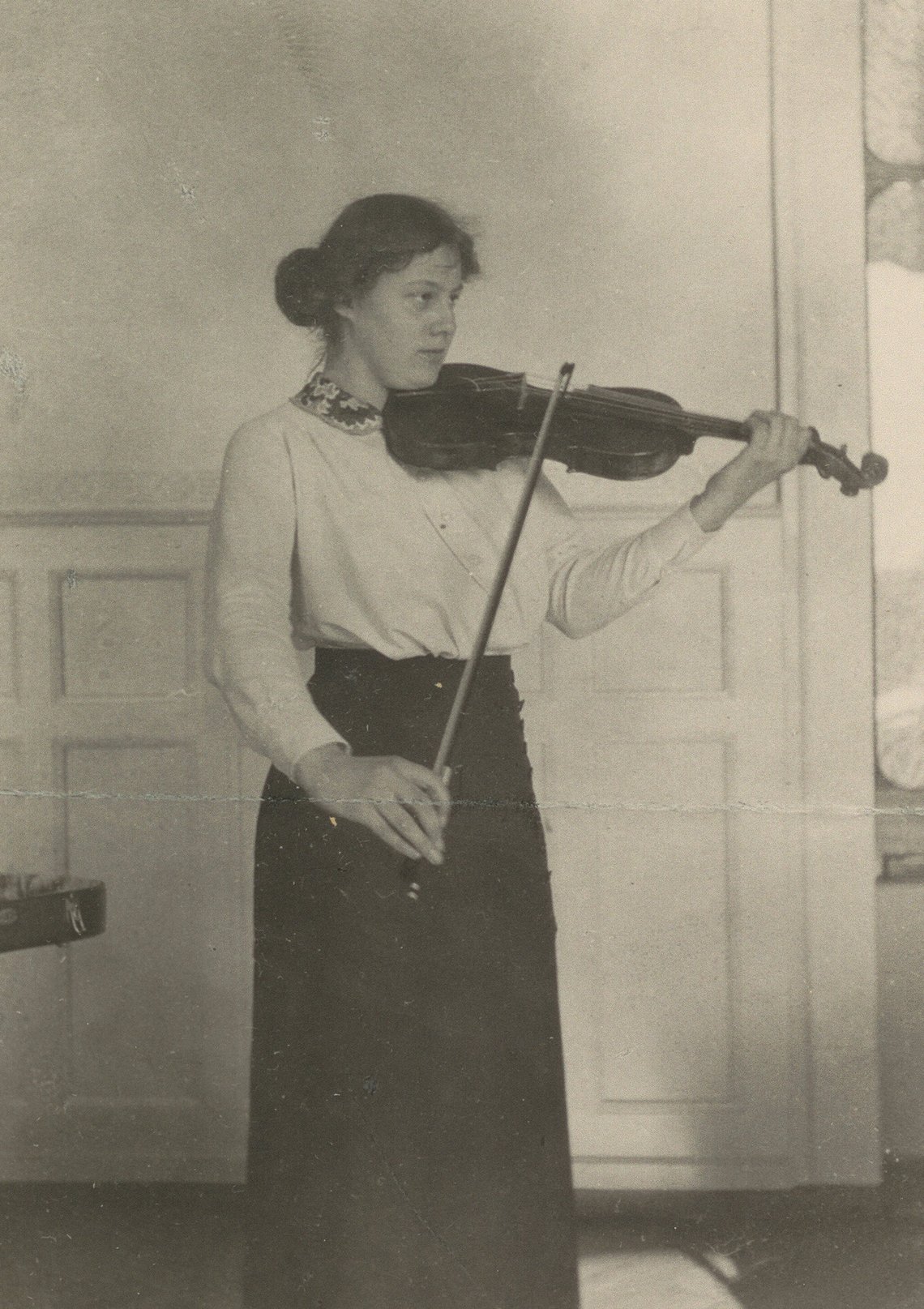 Gussie spielt Geige