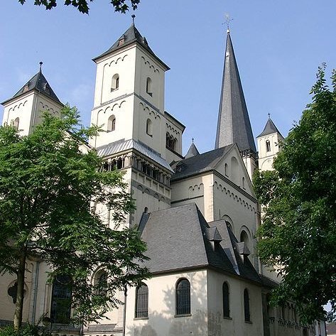 Außenansicht auf die Abteilkirche St. Michael in Brauweiler 