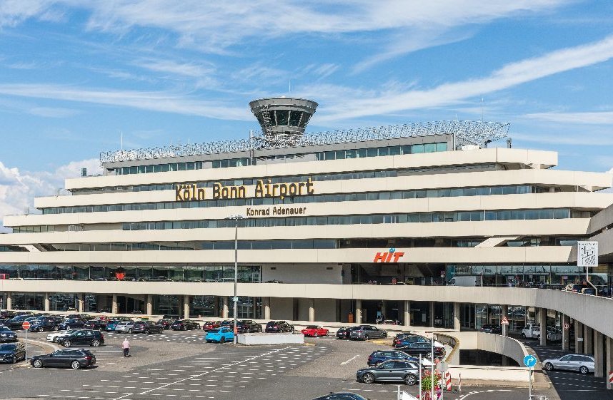 Außenansicht Flughafen Köln Bonn 