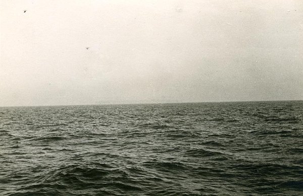Schwarz-Weiss-Aufnahme von Meer