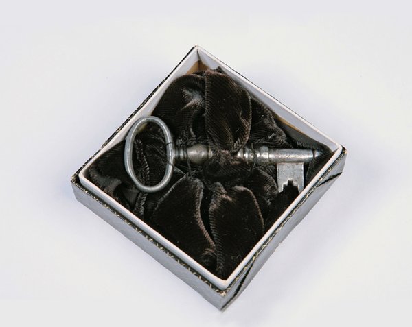 Schlüssel des alten Kölner Rathauses in einer Schachtel