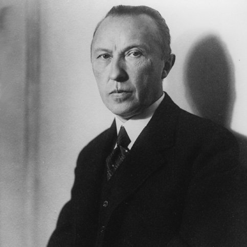 Schwarz-Weiß-Portraitaufname von Konrad Adenauer 1932